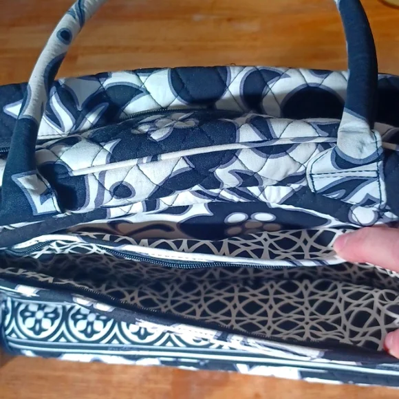 RARE Vera Bradley Metropolitan Weekender Bag in Retired "Night and Day" Pattern. - Picture 6 of 8